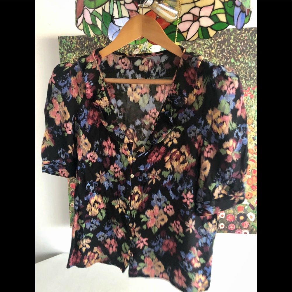 Pretty printed blouse.